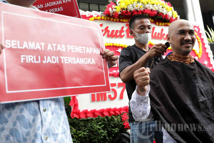 Aksi Syukuran Penetapan Tersangka Ketua KPK Firli Bahuri
