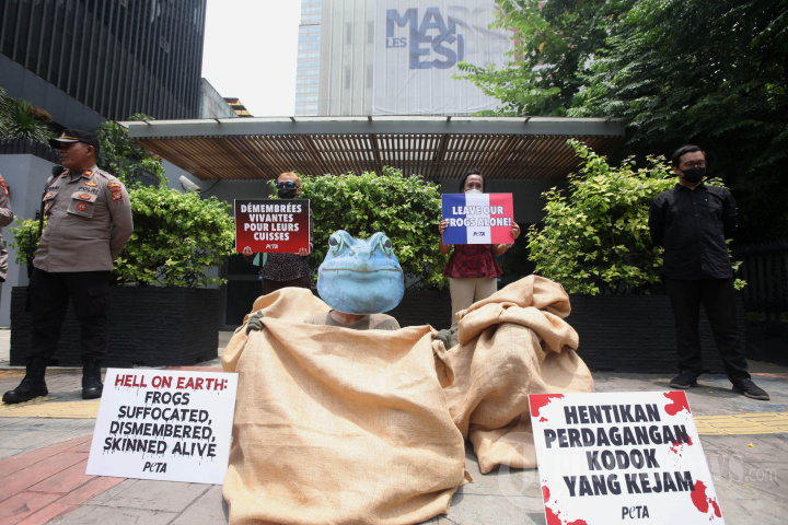 Aksi Tolak Impor Daging Kodok