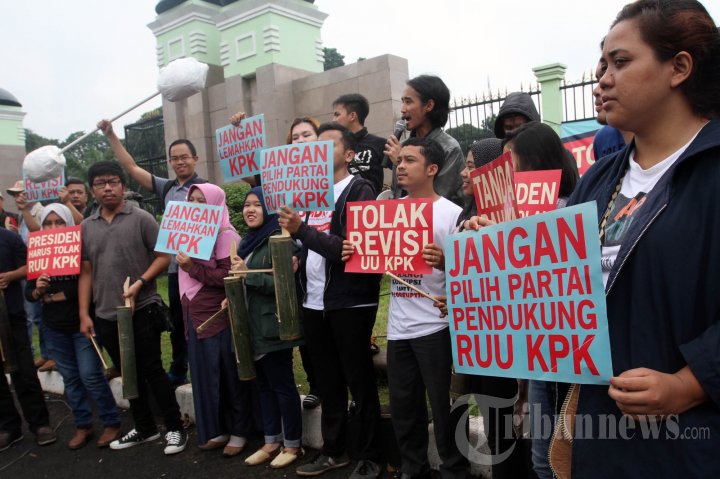 Aksi Tolak Revisi UU KPK