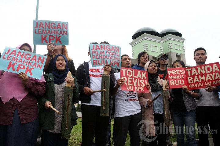 Aksi Tolak Revisi UU KPK