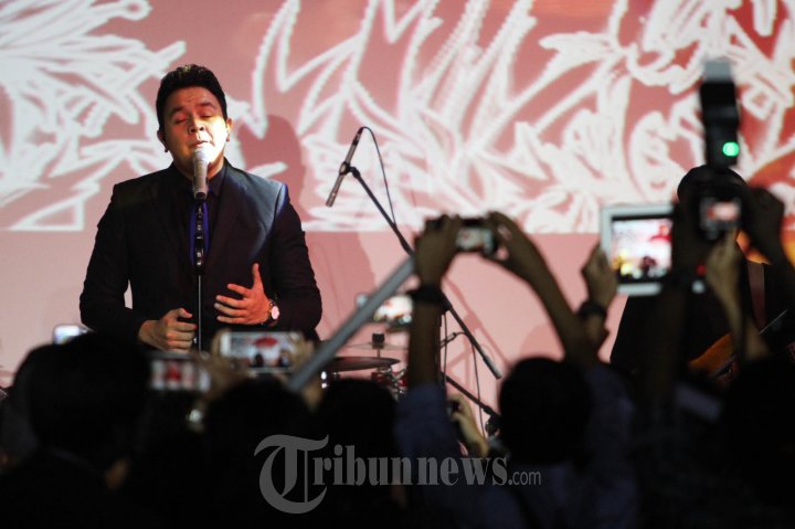 Aksi Tulus Di Konser #BendTheRules