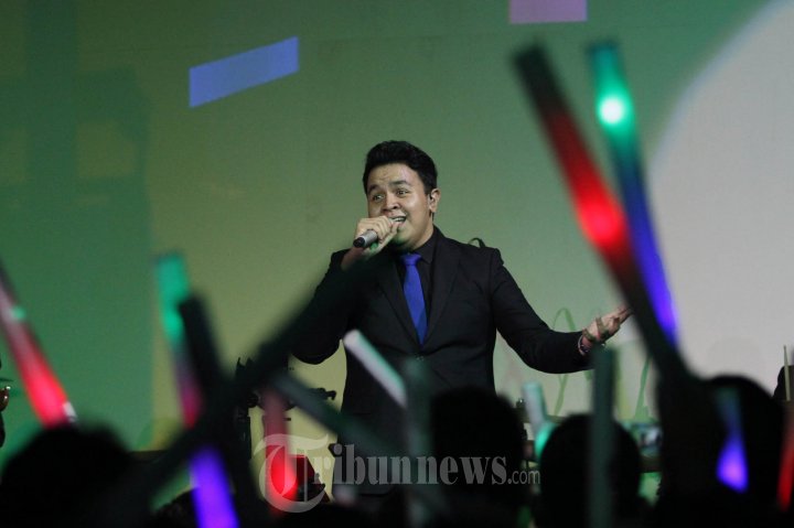 Aksi Tulus Di Konser #BendTheRules