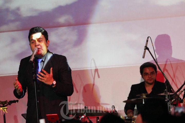 Aksi Tulus Di Konser #BendTheRules