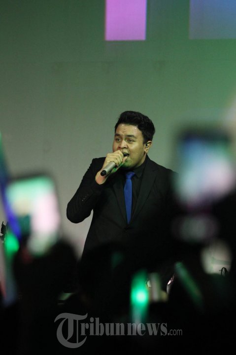 Aksi Tulus Di Konser #BendTheRules