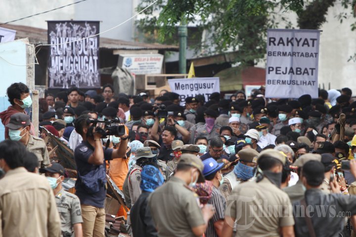 Aksi Warga Bukit Duri Jelang Penggusuran