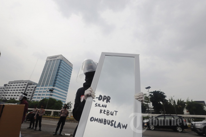 Aktivis Kembali Turun ke Jalan Tolak RUU Omnibus Law