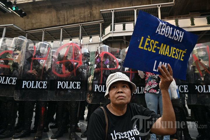 Aktivis Pro Demokrasi Thailand Bentrok dengan Polisi