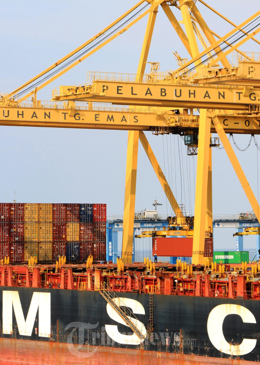 Aktivitas Pelabuhan Peti Kemas Tanjung Emas Semarang