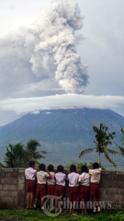 Aktivitas Vulkanik Gunung Agung Terus Meningkat