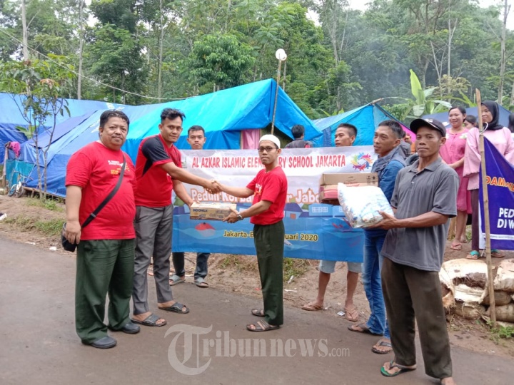 Al Azkar Elementary Islamic School Bantu Kobran Banjir