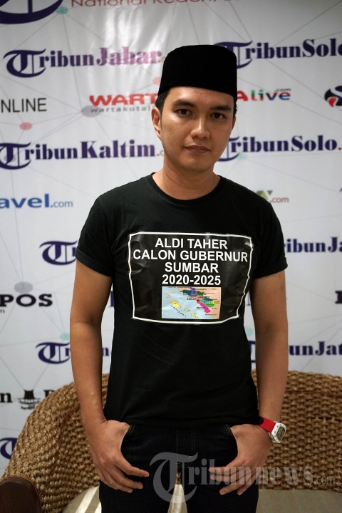 Artis yang maju sebagai calon Gubernur Sumatera Barat periode 2020-2025, Aldiansyah Taher, berbincang dengan redaksi Tribunnews.com di Palmerah, Jakarta, Jumat (22/11/2019). 