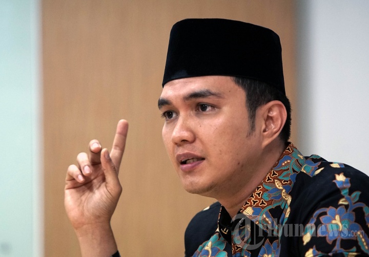 Artis yang maju sebagai calon Gubernur Sumatera Barat periode 2020-2025, Aldiansyah Taher, berbincang dengan redaksi Tribunnews.com di Palmerah, Jakarta, Jumat (22/11/2019). 