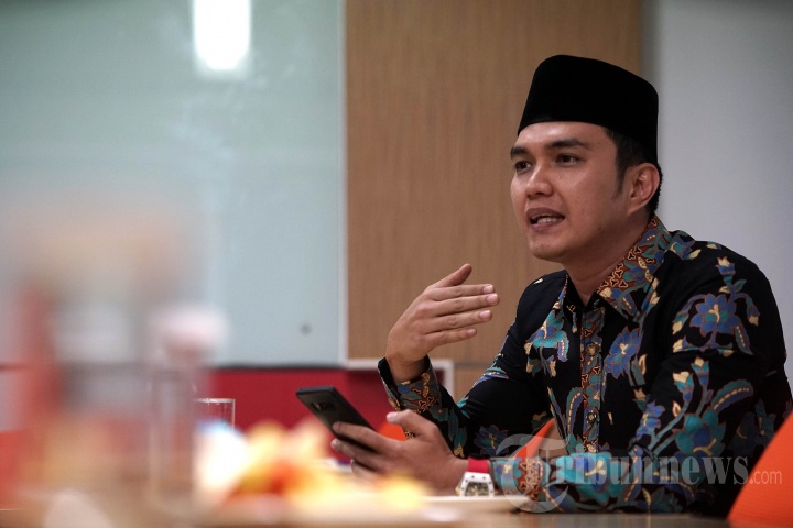 Artis yang maju sebagai calon Gubernur Sumatera Barat periode 2020-2025, Aldiansyah Taher, berbincang dengan redaksi Tribunnews.com di Palmerah, Jakarta, Jumat (22/11/2019). 