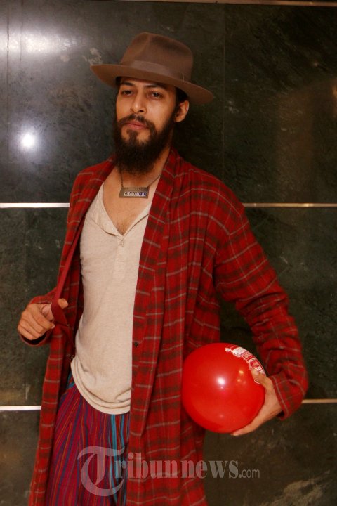 Alex Abbad Main Film My Stupid Boss