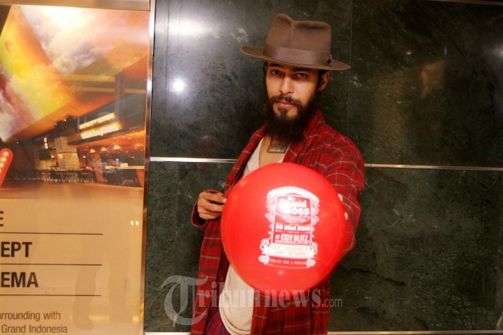 Alex Abbad Main Film My Stupid Boss