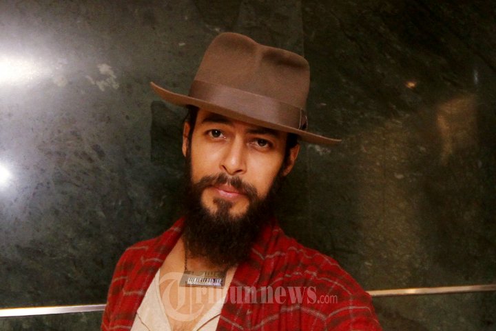 Alex Abbad Main Film My Stupid Boss
