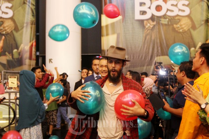 Alex Abbad Main Film My Stupid Boss