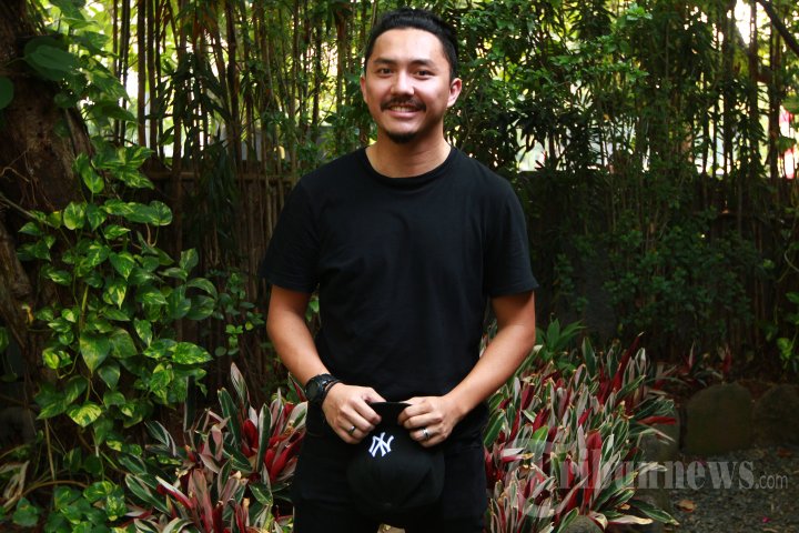 Presenter, Ananda Rusdiana atau Ananda Omesh berpose saat menghadiri konferensi pers gerakan cukur massa 'Botakin Selebriti' Shave For Hope 2015 di Plataran Jakarta Patio, Jakarta Selatan, Selasa (11/8/2015). Gerakan ini merupakan bentuk kepedulian kepada anak-anak penderita kanker. 