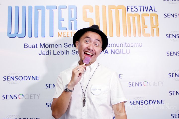 Presenter Ananda Omesh saat menghadiri acara 'Sensodyne Sensociety Winter Meets Summer Festival' di Gandaria City, Jakarta Selatan, Sabtu (7/5/2016). Presenter yang akrap disapa Omesh ini menganggap, menaiki sepeda motor dengan jarak yang jauh (turing), sama saja seperti ia sedang melakukan meditasi. 