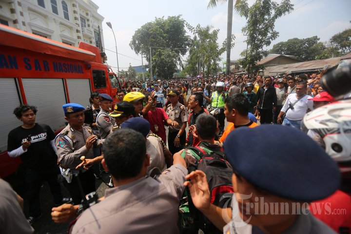 Anggota TNI dan Polri Larang Wartawan Meliput