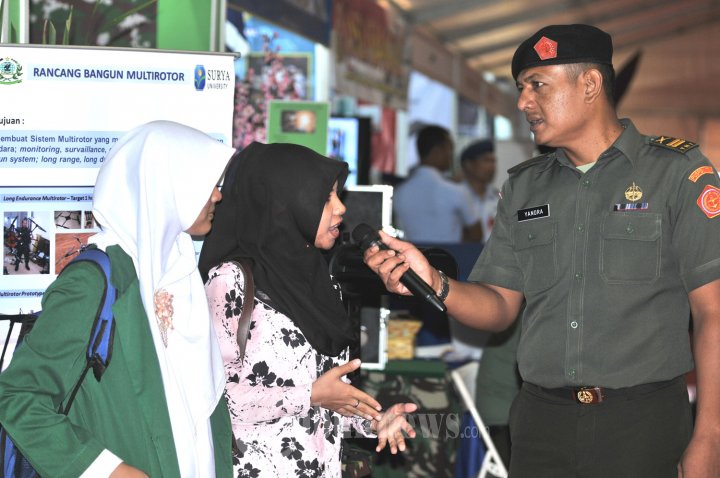 Ani Bangga Melihat Pameran Alutsista TNI