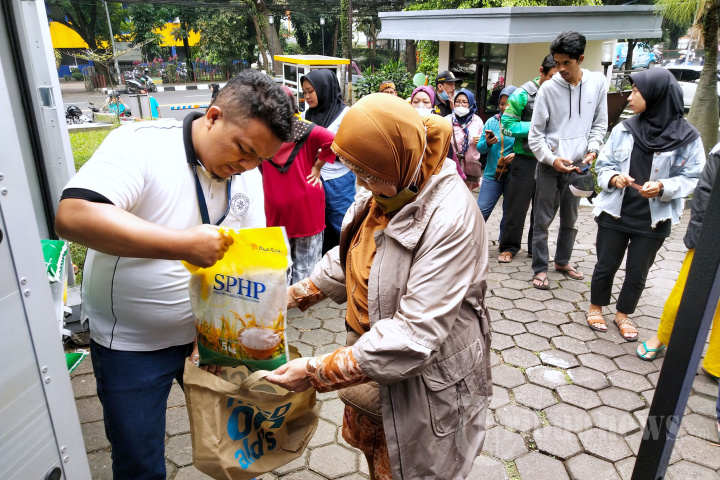 Antre Beras Medium Rp 44 Ribu di Hotel Poster Bandung