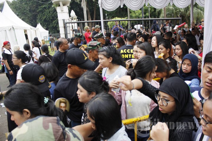 Antrean Penonton One Direction