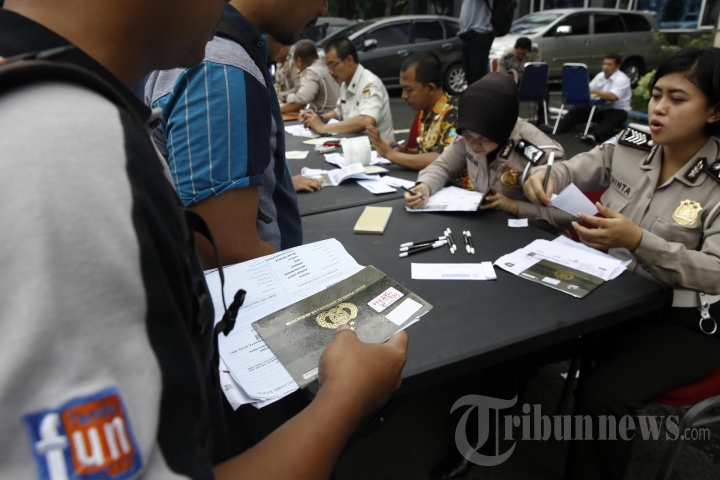 Antrean Perpanjang STNK di Polda Metro