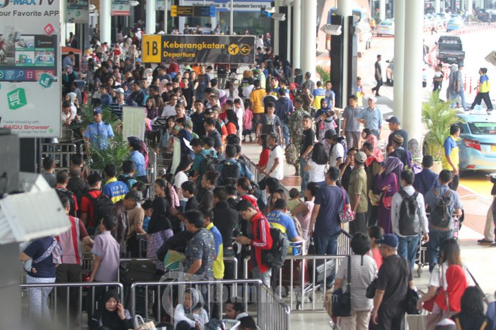 Antrian Mudik Lebaran di Bandara SH Jakarta