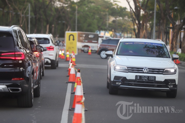 Antusias Pengunjung Ikuti Test Drive Di GIIAS 2019