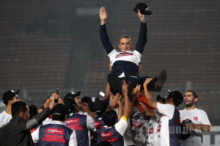 Arema Cronus Juara Piala Bhayangkara