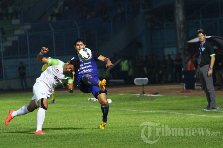 Arema Cronus Kalahkan PBR