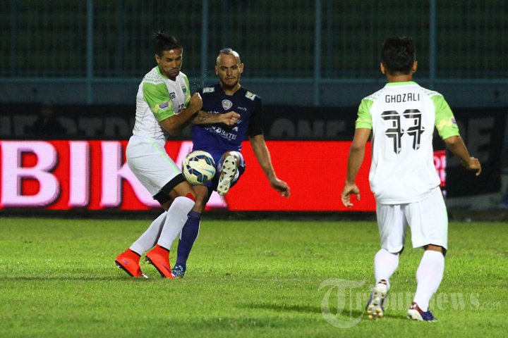 Arema Cronus Kalahkan PBR
