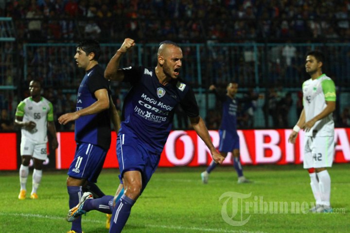 Arema Cronus Kalahkan PBR