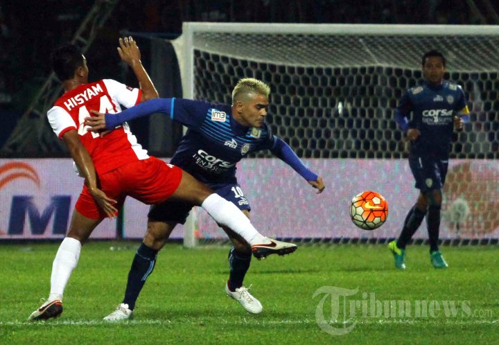 Arema Cronus Kalahkan PSM Makassar