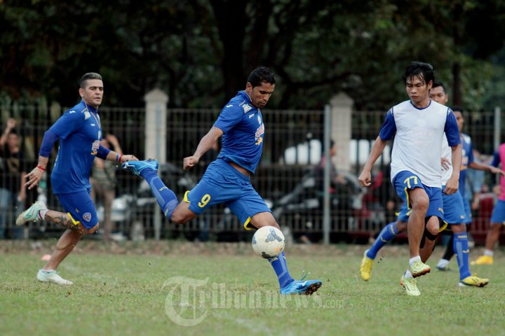 Arema Cronus Latihan di Jakarta