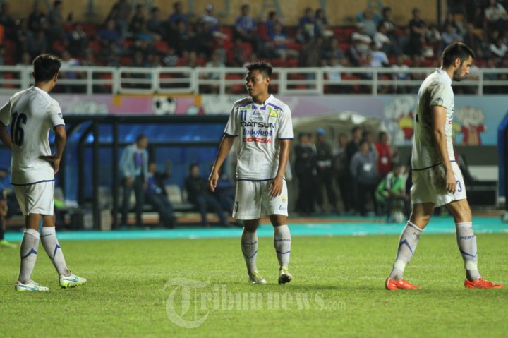 Arema Cronus Tundukan Persib Bandung