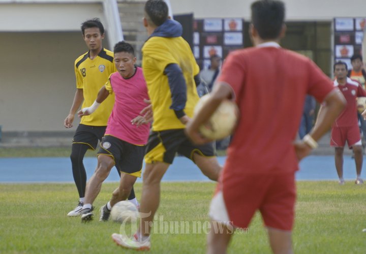 Arema Cronus Uji Coba Lapangan