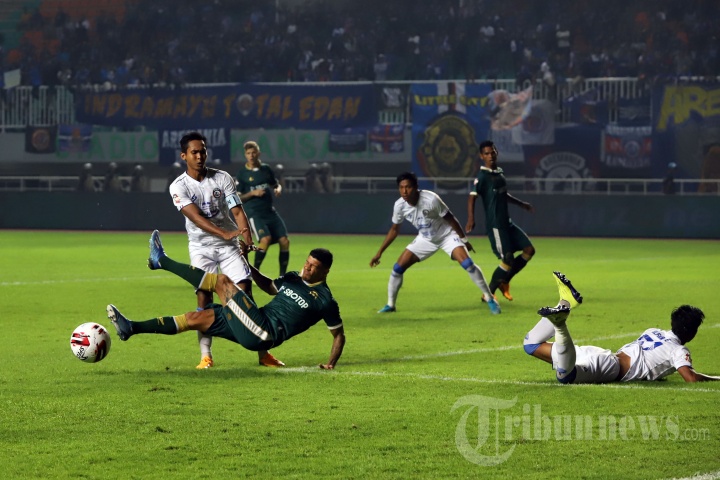 Arema Pecundangi Persikabo 0 2