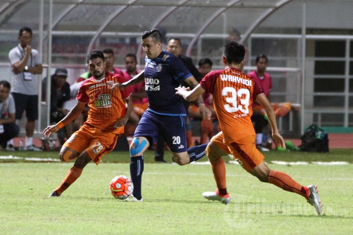 Arema Sementara Ungguli Pusamania Borneo