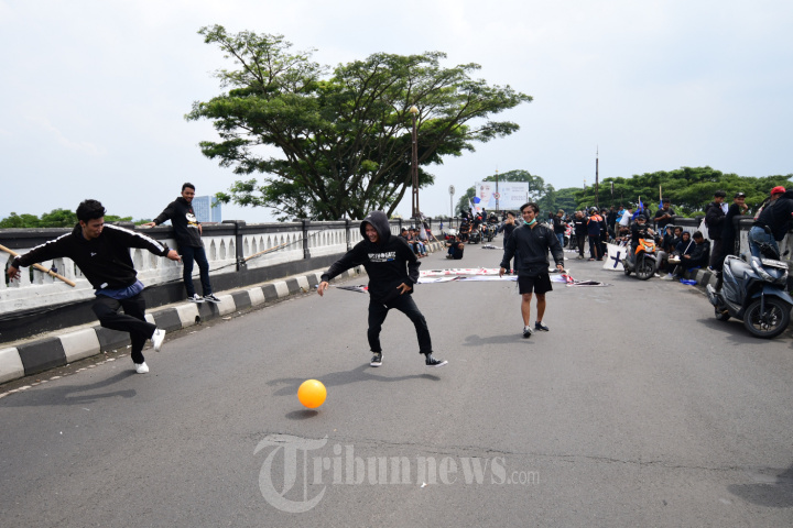 Aremania Gelar Aksi Solidaritas Tragedi Kanjuruhan