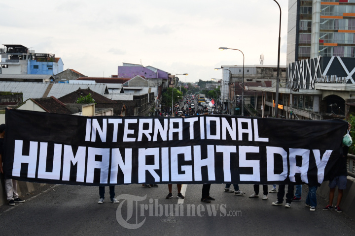 Aremania Lakukan Aksi Blokade Tutup Jalan Fly Over Malang