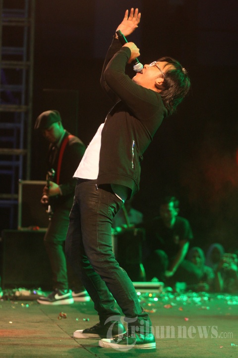 ARI LASSO KONSER DI HUT 13 TRIBUN TIMUR