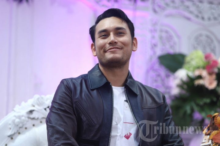 Arifin Putra Main Film Bareng Atiqah Hasiholan