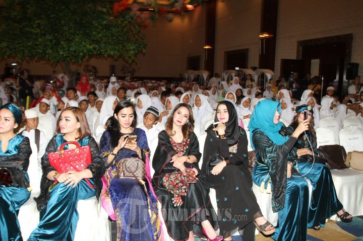 Artis Jakarta With Love Bukber Anak Yatim Piatu