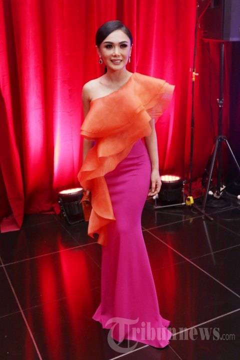 Yuni Shara Hadiri Insert Fashion Awards