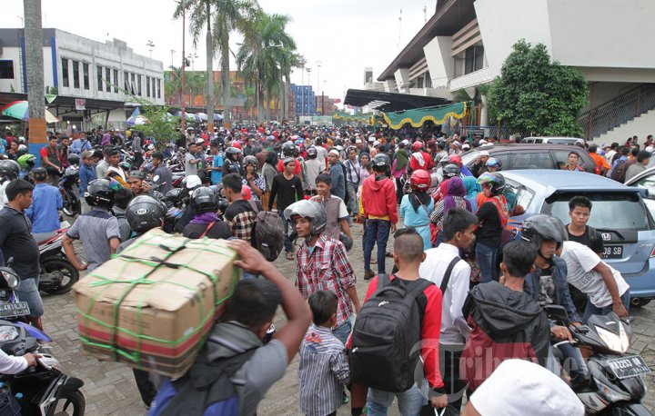 Arus Balik di Pelabuhan Dwikora Pontianak