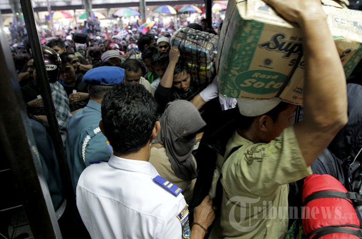 Arus Balik di Pelabuhan Dwikora Pontianak
