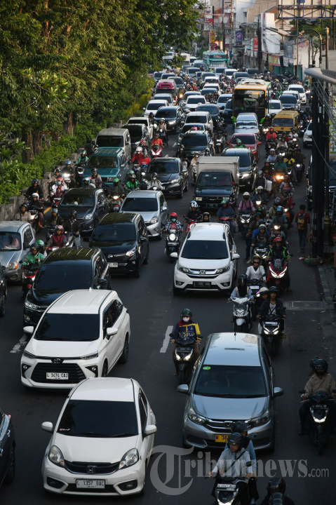 Arus Lalu Lintas dari Sidoarjo ke Surabaya Padat