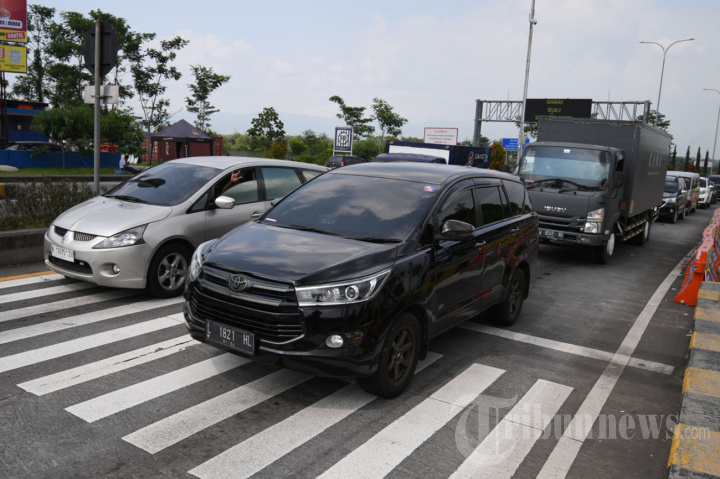 Arus Mudik Mulai Padat di Exit Tol Singosari H-3 Lebaran